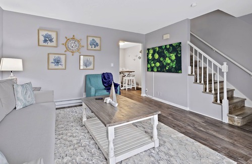 Yorkville Condo | Magic River, just remodeled! River front! W/D, Garage, FastWiFI