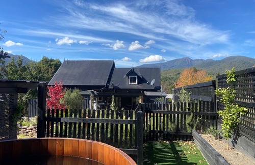 Merrijig House | Magic views of Mt Buller with generous accommodation and entertaining options