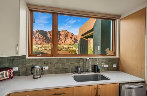 Ivins House | Magical Home in Kayenta Surrounded by Red Rocks, Zion