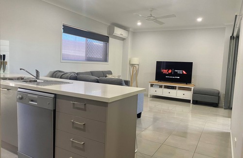 Margate House | Magical Margate ⭐️ walking distance to beach shops cafes restaurants with parking