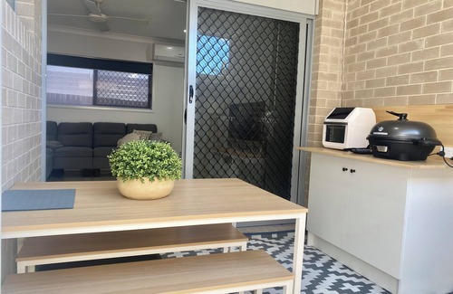 Margate House | Magical Margate ⭐️ walking distance to beach shops cafes restaurants with parking