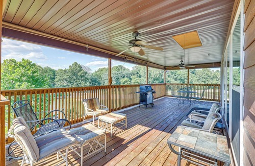 Pineville Cottage | Magical Pineville Oasis: Gas Grill & Scenic Deck!