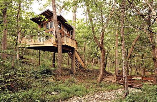 Excelsior Springs House | Magical Tree House Rental near Kansas City for Glamping in Missouri