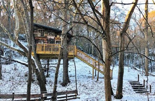 Excelsior Springs House | Magical Tree House Rental near Kansas City for Glamping in Missouri