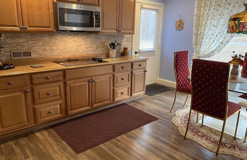 Marshall House | Magical Unicorn Hollow/Wineries/Great Meadows EventsnFully furnished apartment