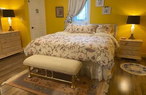 Marshall House | Magical Unicorn Hollow/Wineries/Great Meadows EventsnFully furnished apartment