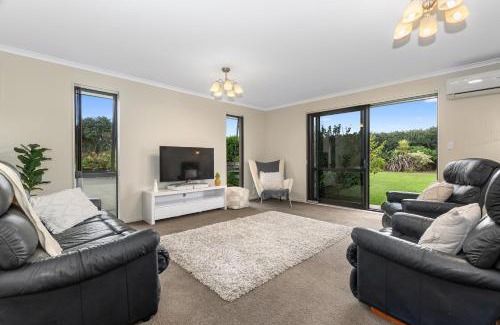 Waipu House | Magical Waipu - Central Family Holiday Home