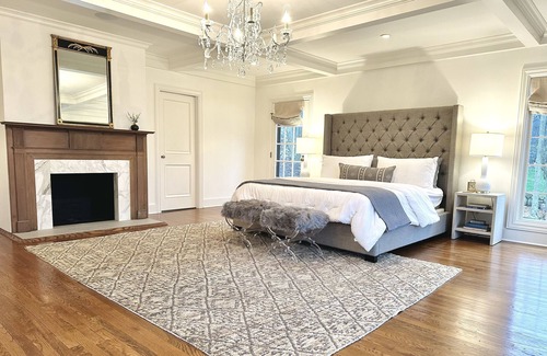 Westport House | Magical waterview estate 1 minute walk to downtown, 5 minute bike ride to beach