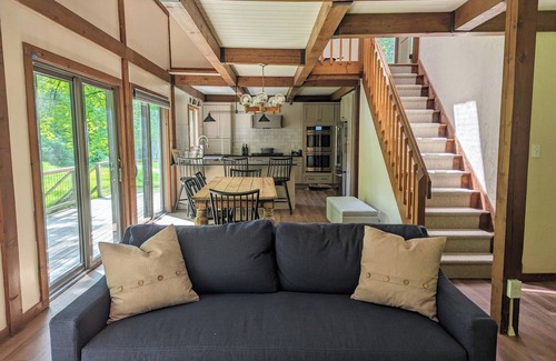 Cornwall Bridge Cabin | Magical woodland home, a property promising a serene getaway