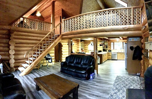 Magna bay Cabin | Magna Bay Hideaway- Semi Waterfront - Shuswap Vacations and Sledding Accommodation