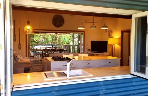 Horseshoe Bay House | Magnetic Mango Escape