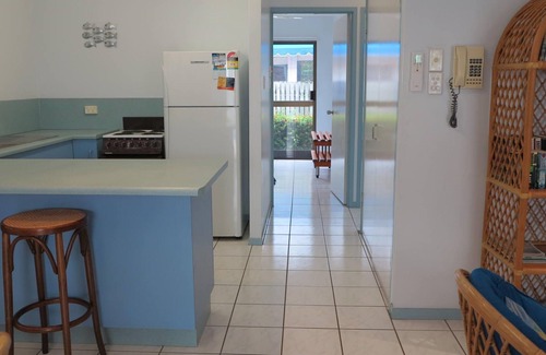 Arcadia Apartment | Magnetic Shores Unit 2 - Charming and cosy island getaway across the reserve to Alma Bay beachfront