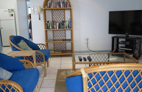 Arcadia Apartment | Magnetic Shores Unit 2 - Charming and cosy island getaway across the reserve to Alma Bay beachfront