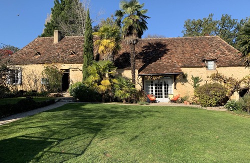 Saint-Felix-de-Villadeix Cottage | Magnificent 17th-century Périgord farmhouse for 14 people