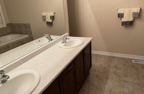 Brampton House | Magnificent 4-bedroom home in the Toronto area
