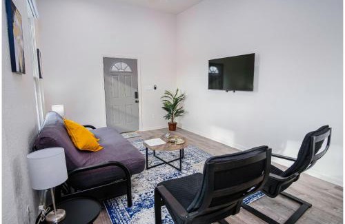 Eastside Promise Neighborhood House | Magnificent 4BR Near Famous Riverwalk and Downtown