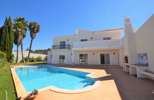 Sao Clemente Villa | Magnificent 5 bedroom villa (10 beds) in Almancil, very close to the beaches