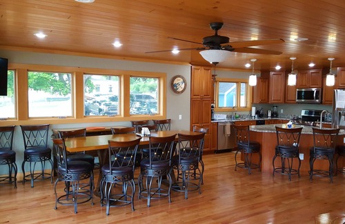 Wellesley Island House | Magnificent 6-bedroom cottage on the water with spectacular views of the water