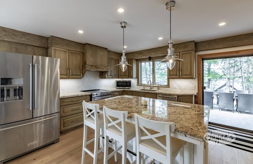 Algonquin Highlands Cottage | Magnificent 6 bedroom, 2 bath cottage, panoramic view of Kawagama Lake! 2 acres!