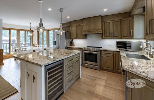 Algonquin Highlands Cottage | Magnificent 6 bedroom, 2 bath cottage, panoramic view of Kawagama Lake! 2 acres!