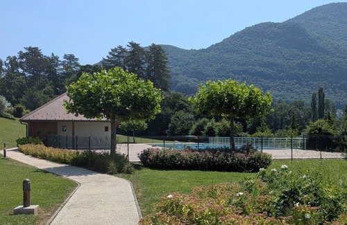 Annecy-le-Vieux Apartment | Magnificent apartment near lake with swimming pool