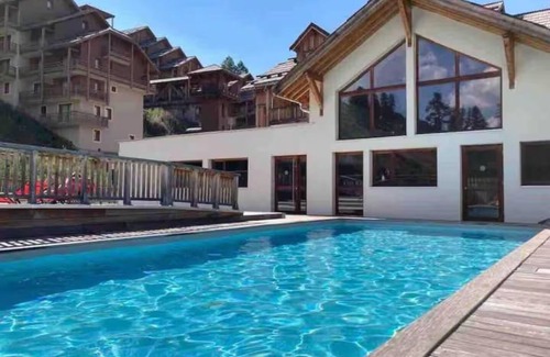 Les Claux Ski Chalet | Magnificent apartment with pool