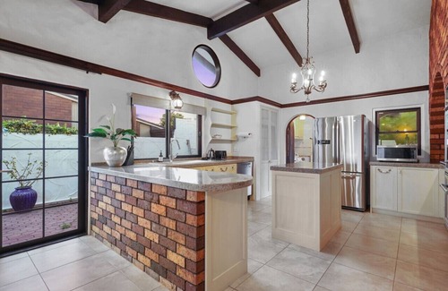 Sunnyhills House | Magnificent Beachfront Mansion | Pool & Fireplace