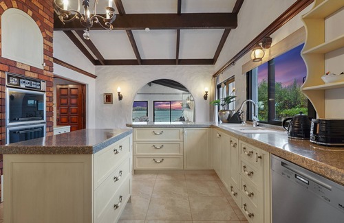 Sunnyhills House | Magnificent Beachfront Mansion - Pool