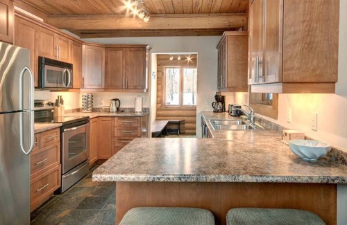 Labelle Ski Chalet | Magnificent Chalet By The Water