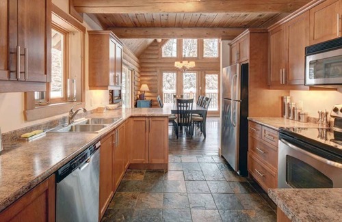 Labelle Ski Chalet | Magnificent Chalet By The Water