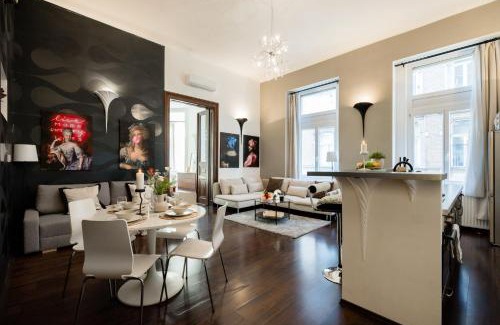 Erzsebetvaros Apartment | Magnificent Elegance by Erzsebet Krt & New York Cafe