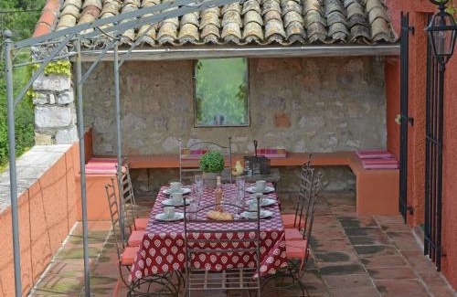 Viols-en-Laval Villa | Magnificent farmhouse with private pool and garden