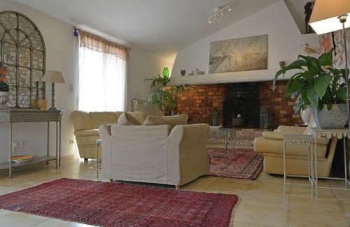 Viols-en-Laval Villa | Magnificent farmhouse with private pool and garden