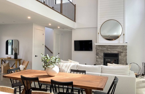 Lac-Brome House | Magnificent home nestled in forest with lake access