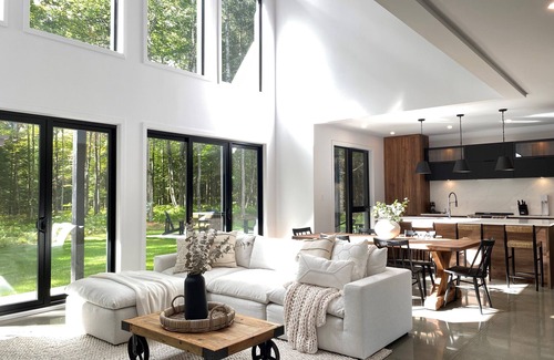 Lac-Brome House | Magnificent home nestled in the forest !