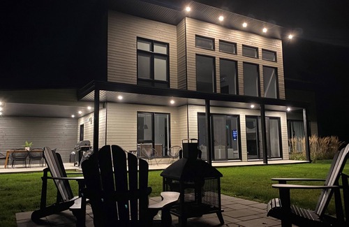 Lac-Brome House | Magnificent home nestled in the forest !