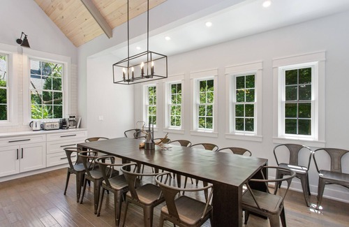Union Pier House | Magnificent Home, Saltwater Pool. Walk to beach! Hot Tub Open year round!