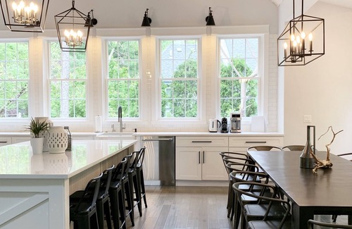 Union Pier House | Magnificent Home, Saltwater Pool. Walk to beach! Hot Tub Open year round!