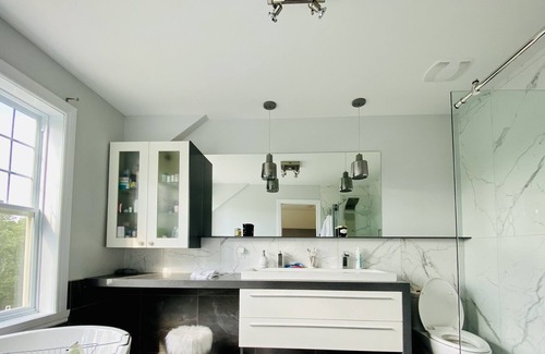 Saint-Sauveur House | Magnificent house on three floors access to the lake