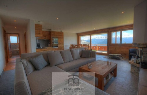 Anzere Apartment | Magnificent new flat, beautifully decorated.Located close to the village square in Anzère, it compri