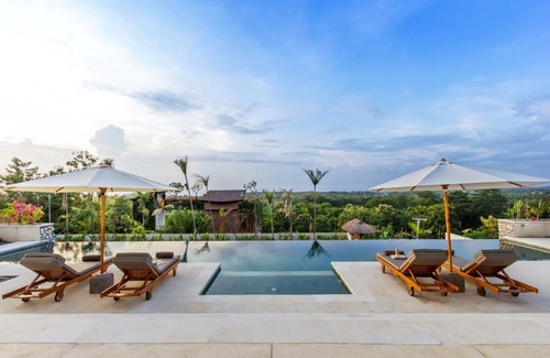 Pecatu Villa | Magnificent Ocean View 6BR Villa, Uluwatu - W/Infinity-Edged Swimming Pool!