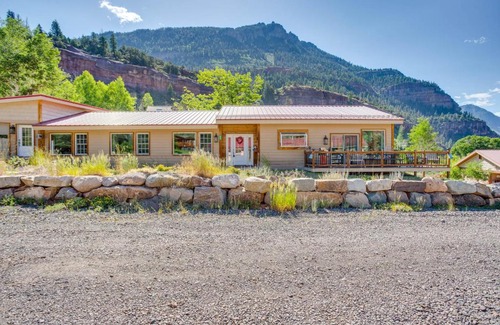 Ridgway House | Magnificent Ouray Home with Deck and Mountain Views!