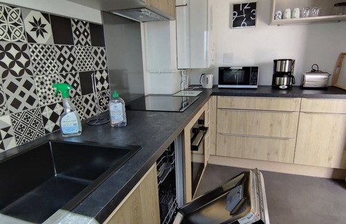 Damgan Apartment | Magnificent sea view, direct access to the beach. 4-person apartment