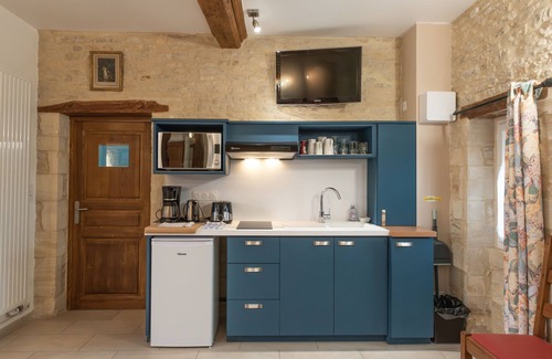 Meuvaines Apartment | Magnificent studio with garden views