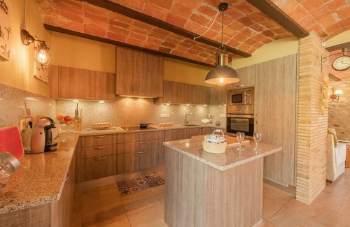 Vilabertran House | Magnificent town house with pool, garden and large terrace with views!