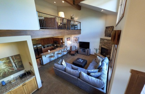 Purgatory House | Magnificent Townhome! Epic Mountain Views! 2 Miles to Purgatory Heated Pool !
