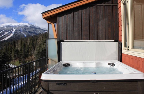 Sun Peaks Apartment | Magnificent view top floor condo