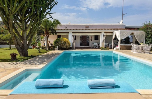 Santa Eulalia del Rio Villa | Magnificent villa in quiet area, ideal for families and friends *JULY OFFER*.