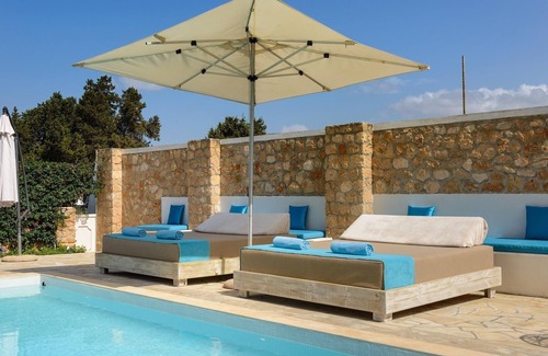 Santa Eulalia del Rio Villa | Magnificent villa in quiet area, ideal for families and friends *JULY OFFER*.