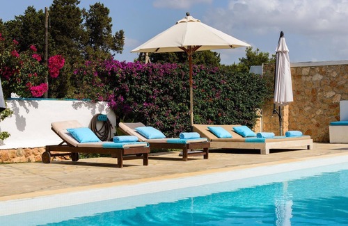 Santa Eulalia del Rio Villa | Magnificent villa in quiet area, ideal for families and friends *JULY OFFER*.